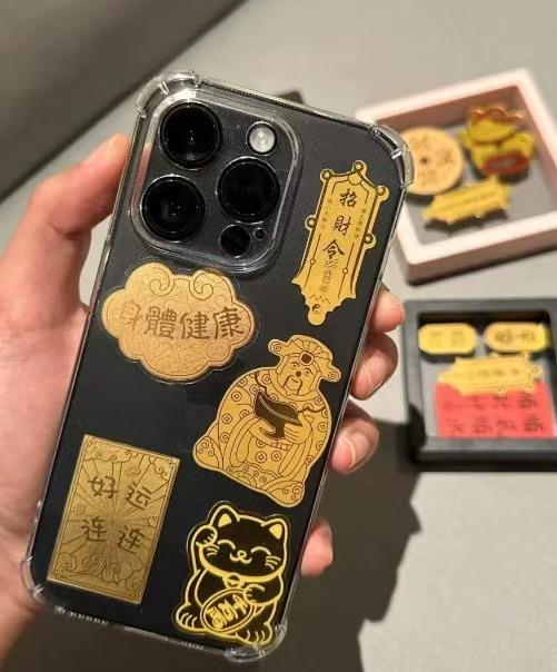 牛8配资 “蛇金”、足金手机贴成新宠，新年还要“出手”黄金吗？